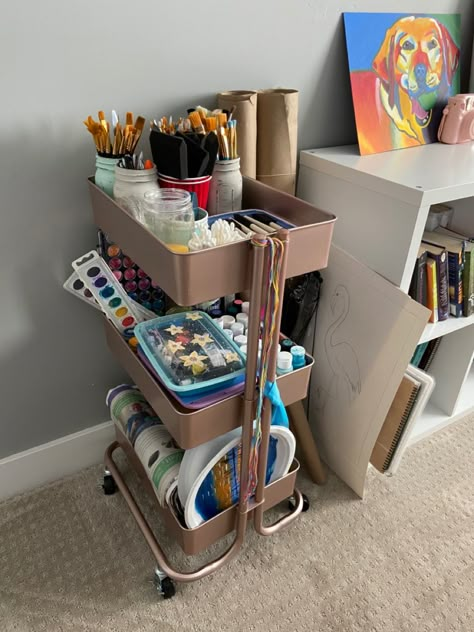 Art Storage In Bedroom, Art Room At Home Ideas, Craft Room Ideas Aesthetic, Art Room Shelving Ideas, Hobby Station Ideas, Mini Art Studio Ideas, Art Studio Set Up Ideas, Art Room Essentials, Art Set Up Aesthetic