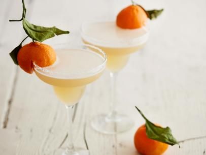 Creative Margarita Recipes, Nye Cocktail, Easy Margarita Recipe, Recipes Brunch, Easy Margarita, Dinner Desserts, Orange Drinks, Floral Cocktails, Orange Blossom Water