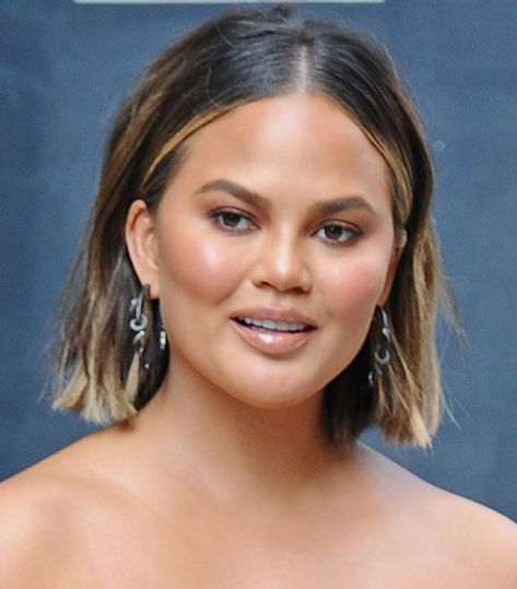 Chrissy Teigen Christy Tiegan Hair, Christy Teigen Hair, Chrissy Teigen Hair Short, Ombré Short Hair, Chrissy Teigen Hair, Color For Short Hair, Short Ombre Hair, Pulled Back Hairstyles, Beautiful Hair Color