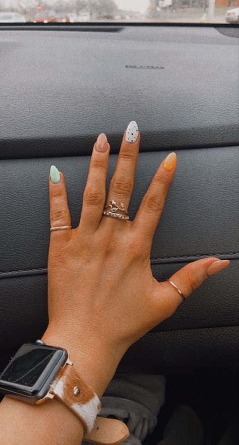 Nails For Colorado Trip, Boho Summer Nails 2023, Basic Spring Nails Simple, Cute Nashville Nails, Nails Country Concert, Tennessee Vacation Nails, Almond Nails Designs Western, Western Nails Orange, Country Concert Nails Ideas Simple