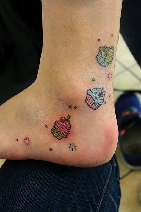 cupcake tattoos :) Baking Tattoo, Cupcake Tattoo, Cupcake Tattoos, Geniale Tattoos, Tatuaje A Color, 1 Tattoo, Girly Tattoos, Foot Tattoo, Skin Art