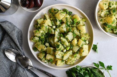 Greek potato salad with herbs - Mia Kouppa, Greek recipes and more Greek Potato Salad, Salad With Herbs, Greek Salads, American Potato Salad, Fresh Herb Recipes, Traditional Greek Salad, Greek Recipes Authentic, Potato Varieties, Greek Potatoes