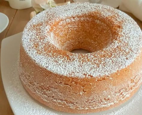 CIAMBELLA NUVOLA ALLA RICOTTA dolce senza burro | Cucinare è come amare Cream Cheese Pound Cake, Angel Cake, Plum Cake, English Food, Chiffon Cake, Daily Meals, Pound Cake, Vanilla Cake, Mini Cheesecake