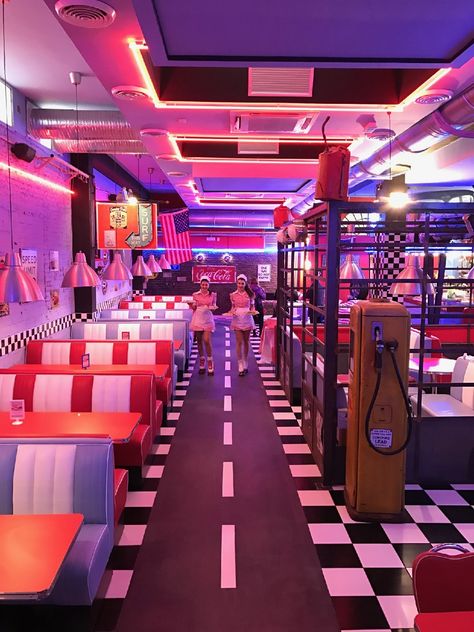 Diner Aesthetic, 1950s Diner, American Dinner, 50s Diner, Diner Decor, Vintage Diner, Retro Diner, American Diner, 80s Vibes