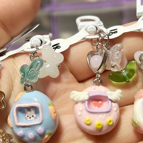 angel | kawaii clay art (´,,•ω•,,)♡ on Instagram: "tamagotchisssssssssssssss  . . #polymerclay #clayartist #kawaiicharms #cutecharms #cuteclay #claycharms #kawaii #cute #art #artist #sanrio #sanriocharms #cinnamoroll #usahana #badtzmaru #kuromi #mymelody #pompompurin" Polymer Clay Sanrio, Kuromi Clay Art, Clay Kuromi, Kuromi Clay, Clay Cute Ideas, Sanrio Clay, Kawaii Clay, Cute Clay, Easy Diy Art