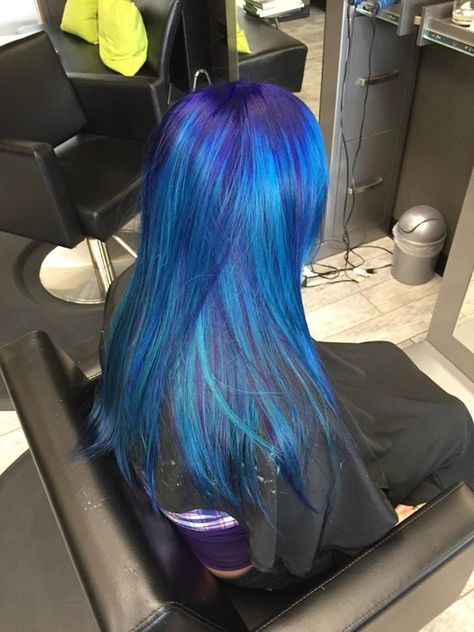 Unique Blue Hair Color Ideas, Purple And Blue Hair Ideas, Blue Multicolor Hair, Blue Hair With Highlights, Purple To Blue Hair, Violet Blue Hair, Ombre Hair Blue, Mermaid Blue Hair, Blue Hair Ombre