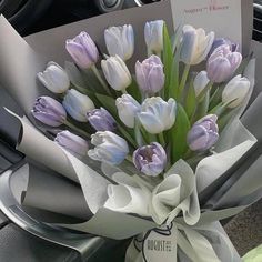 :3 on Pinterest Tulip Flower Pictures, Light Purple Flowers, Rose Butterfly, Sending Flowers, Butterfly Blue, Flowers Crochet, Favourite Flowers, Boquette Flowers, Blue Tulips