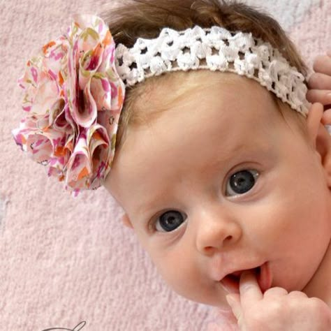 Baby Headband Tutorial, Make Baby Headbands, Headbands Diy, Sewing Headbands, Fabric Flower Headbands, Baby Flower Headbands, Diy Baby Headbands, Diy Headbands, Sewing For Babies