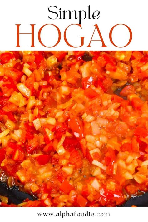 How to make hogao, a simple tomato and onion salsa/sauce (Colombian Creole sauce). This hogao colombiano requires just 4 ingredients and under 10 minutes to prepare ��– perfect for dipping and as a base to other sauces and dishes! Columbian Recipes, Creole Sauce, Venezuelan Food, Salsa Sauce, Colombian Food, Latin Food, Seasonal Recipes, International Recipes, Chana Masala