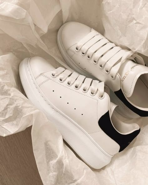 Alexander Mcqueen Aesthetic, Mcqueen Outfit, Alexander Shoes, Mcqueen Sneakers, Alexander Mcqueen Sneakers, Mode Zara, Alexander Mcqueen Shoes, Shoe Wishlist, Hype Shoes