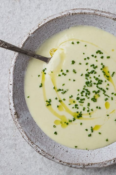 French Leek Soup, French Soup Recipes, Onion Soup French, Vichyssoise Recipe, Food Ideas Aesthetic, Butterfly Pea Powder, French Dinner Party, Chestnut Soup, Saveur Recipes