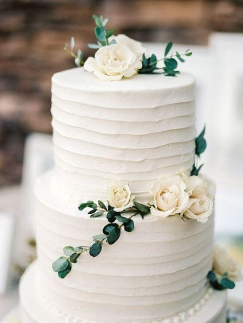 Refreshing Green and White Wedding Color Inspirations - ColorsBridesmaid Green Wedding Cake, Small Wedding Cakes, Flowers And Greenery, Simple Elegant Wedding, Floral Wedding Cakes, Buttercream Wedding Cake, Wedding Color Inspiration, White Wedding Cakes, Simple Wedding Cake