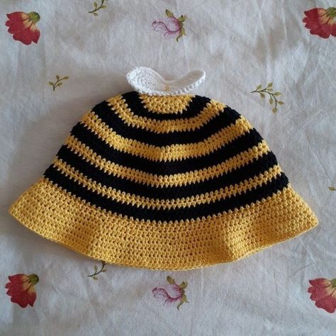 Bee Bucket Hat Crochet, Bee Crochet Hat, Crochet Bee Hat, Gorros Tejidos A Crochet Aesthetic, Crochet Hats Patterns, Bee Hat, Work Hat, Baby Hat Crochet, Crochet Dress Pattern Free