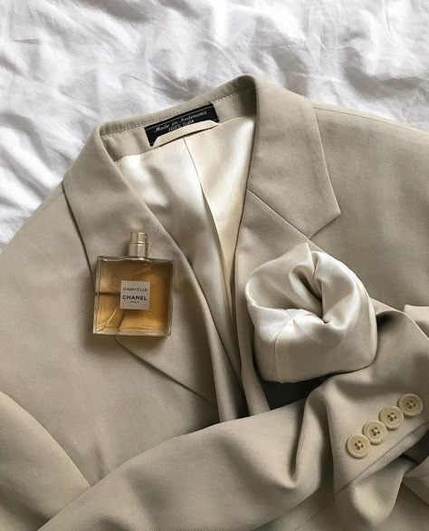 Beige Pantone, Chanel Gabrielle, Style Parisienne, Silk Blazer, Cream Aesthetic, Gabrielle Chanel, Classy Aesthetic, Chanel Paris, Beige Aesthetic