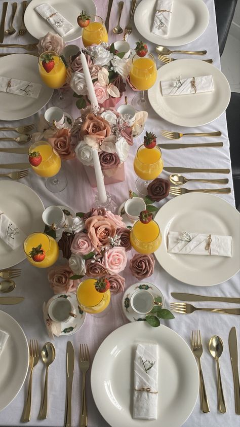 #brunch #aesthetic #breakfast #table Brunch Asthetic Picture, Aesthetic Tablescape, Birthday Brunch Table, Luxury Brunch, Breakfast Brunch Party, Brunch Decorations, Breakfast Tables, Brunch Table Setting, Brunch Tablescape