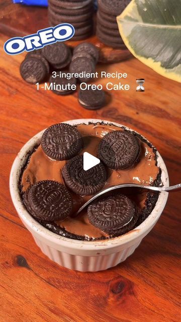 Food reels | Food post on Instagram: "1-Minute Oreo Mug Cake 🧁🍫  INGREDIENTS : 5 Oreos 50 ml milk 1/2 tsp baking powder Melted chocolate  Mix oreos, milk and baking powder with a fork, pour into a heat-resistant form and bake in the microwave for 1 minute. Top with melted chocolate or nutella. . . . . . 🎥 by @maddesmat.se  . #foodstyling #foodstagram #foodlover #asmrfood #chocolatedessert #foodreels  #foodphotography #fooddelicious #tasty #foodart #recipeoftheday #foodlove #foodiesofinstagram #foodiesofinsta #fyp #foodreelstagram #nycfood #viralreels #usa #californiafoodie #losangelesfood #explorepage #dessertlover #dessertrecipe #chocolatelover #usafood #cookingram #easyrecipes #mugcake" Oreo Mug Cake Microwave, Oreo Mug Cake, Oreo Mug, Food Reels, Mug Cake Microwave, Food Post, Los Angeles Food, Usa Food, Nyc Food