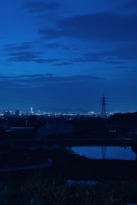 Blue Hour Aesthetic, Lockscreen And Homescreen Wallpaper, Unreal Places, Lockscreen And Homescreen, Night Mood, Ios Aesthetic, Dark Ocean, Chevy Camaro Z28, Blue Aesthetic Dark