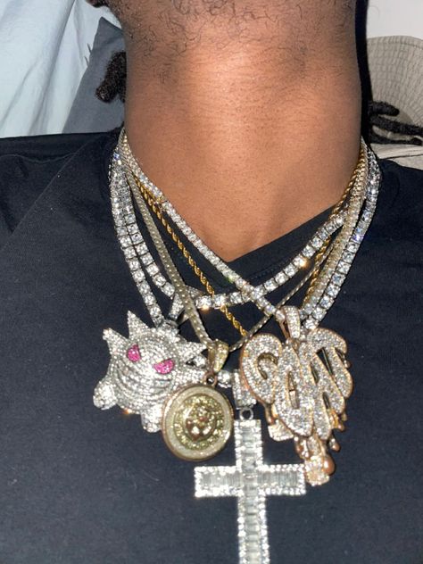 Rappers Jewelry, Rappers Flexing Jewelry, Chains Rapper, Hiphop Jewelry Men, Rapper Chains, Rappers Chains, Asian Rapper, Iced Out Pendant Necklace For Streetwear, Rapper Jewelry