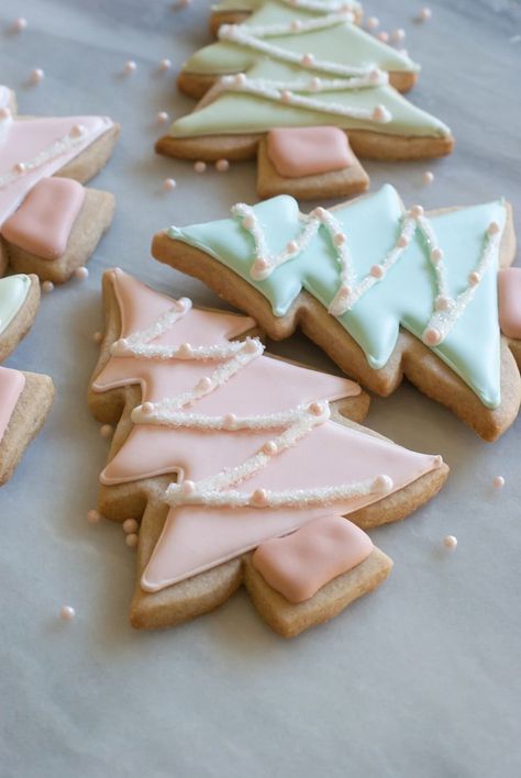 Romeo I Julia, Pastel Christmas Tree, Cinnamon Sugar Cookies, Cut Out Cookie Recipe, Pastel Christmas, Holiday Favorite Recipes, Tree Cookies, Cookie Tutorials, Cinnamon Recipes