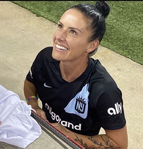 Smooth Criminal Ali Krieger, The Look Of Love, Look Of Love, Women’s Soccer, Fitness Models Female, The A Team, Looking For Love, Athletic Women, Sports Women