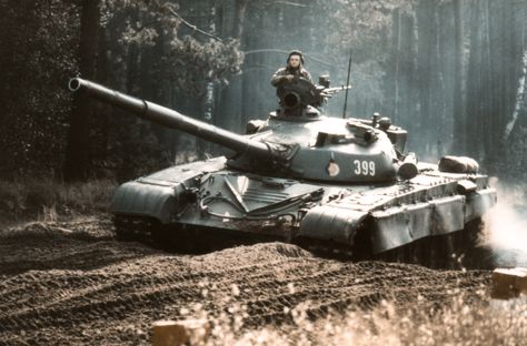 East German T-72 tank on maneuver. Tank Wallpaper, T 72, Soviet Tank, Russian Tanks, German Soldiers Ww2, Soviet Army, German Tanks, Military Photos, World Of Tanks