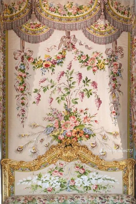 Marie Antoinette Versailles, Versailles Wallpaper, Versailles Aesthetic, Rococo Flowers, Rococo Architecture, Rococo Aesthetic, Rococo Decor, Rococo Interior, The Palace Of Versailles