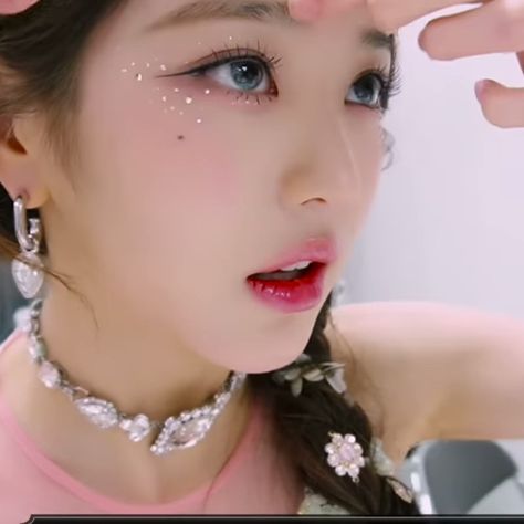 Wonyoung Kitsch Makeup, Wonyoung Glitter Makeup, Makeup Concert, Wonyoung Makeup, Wonyoung Pink, Bunny Princess, Makeup Wisuda, Bling Makeup, Sparkle Makeup