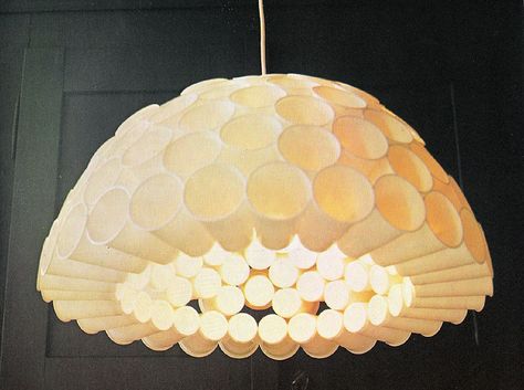 plastic cup lamp - love this! by goldenpeacock, via Flickr Luminaria Diy, Unusual Lighting, Diy Lampe, Ceiling Lamp Shades, Diy Lamp Shade, Plastic Spoons, Diy Recycle, Modern Light Fixtures, Plastic Cups