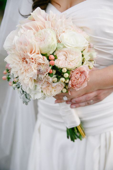 Rose And Chrysanthemum Bouquet, Chrysanthemum Wedding Flowers, Dalia Bouquet, Chrysanthemum Wedding Bouquet, Winter Wedding Table Centerpieces, Dahlia Wedding Bouquets, Chrysanthemum Wedding, Chrysanthemum Bouquet, Pale Pink Weddings