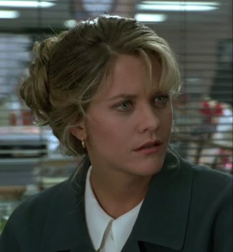 Sleepless In Seattle Hairstyles, 90s Meg Ryan Hair, Meg Ryan Aesthetic, Sleepless In Seattle Outfits, Meg Ryan 90s, 90s Meg Ryan, Sleepless In Seattle Hair, Meg Ryan Long Hair, Meg Ryan Hairstyles Sleepless In Seattle