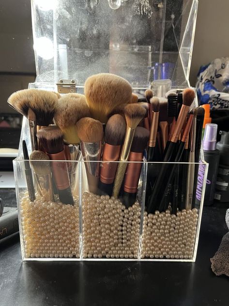 Makeup Brushes On Vanity, Makeup Brush Holder Ideas, Kardashian Aesthetic, Brush Organization, Fairfield House, Brush Holder Makeup, Aesthetic Amazon, Makeup Brush Organizer, Brush Organizer