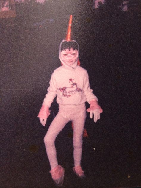 Money was tight. Mom made me this unicorn costume 25 years ago. She still talks about it to this day. She was so proud. Bless her heart - Imgur Worst Halloween Costumes, Halloween Costume Fails, Bad Halloween Costumes, Blair Fashion, Worst Costume, Elsa Costume, Homemade Halloween Costumes, Unicorn Halloween, Unicorn Costume