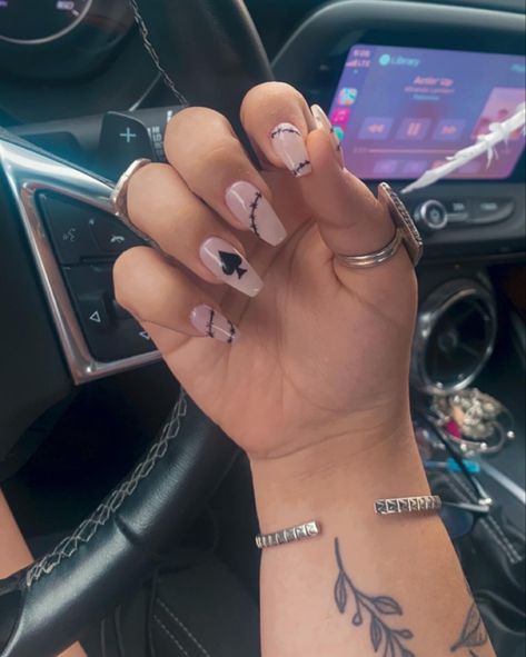 Barbwire Nail Design, Koe Wetzel Inspired Nails, Western Black And White Nails, Country Aesthetic Nails, Coffin Western Nails, Barbed Wire Nails Acrylic, Koe Wetzel Nail Ideas, White Country Nails, Western Nails Coffin