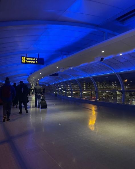 Dark Airport Aesthetic, Airport At Night Aesthetic, Night Airport Aesthetic, Airport Aesthetic Night, Airport At Night, Airport Night, Airport Feeling, Dark Night Aesthetic, Travel Core