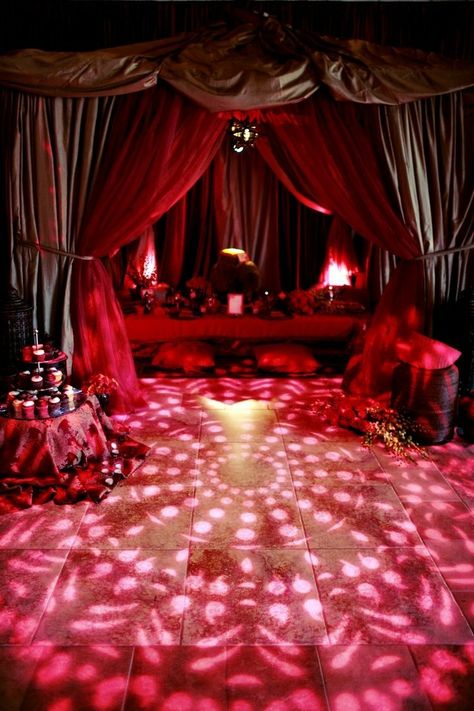 Love all of these very beautiful. Pictures's ❤ Arabian Nights Prom, Red Bedroom Design, Arabian Nights Theme, Arabian Wedding, Arabian Nights Party, Hidden Room, Bollywood Theme, Pijama Party, Prom Themes