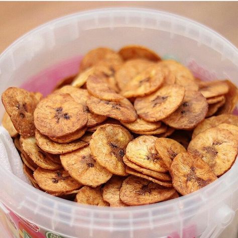 Unripe plantain chips Unripe Plantain, Ghanaian Dishes, Africa Food, Tasty Snacks, Plantain Chips, Yummy Snacks, Food Ideas, Pastry, Coco