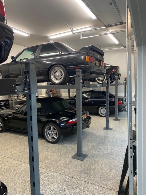 Garage Aesthetic, Garage Car Lift, Man House, Garage Lift, Parking Solutions, Ultimate Garage, Car Lift, Amazing Man, Car Lifts