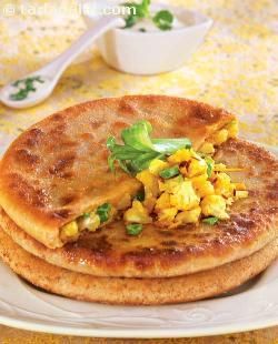 Gobi Paratha (cauliflower cooked with onion masala and stuffed inside a whole wheat dough) Gobi Ke Parathe, Gobi Paratha Recipes, Gobi Paratha, Punjabi Recipes, Indian Flat Bread, Paratha Recipe, Aloo Gobi, Punjabi Food, Waffle Recipe