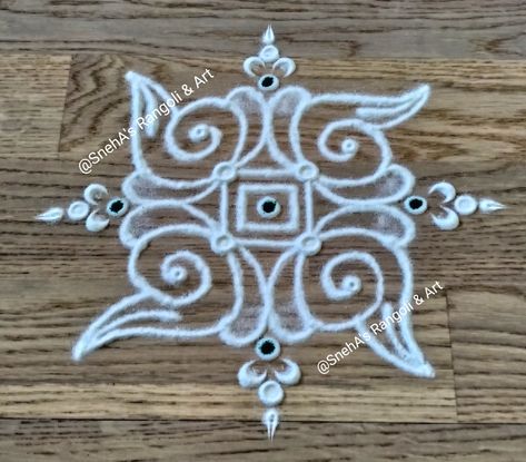 Simple Rangoli With Dots, Small Henna Designs, Easy Rangoli Designs Videos, Pulli Kolam, Very Easy Rangoli Designs, Rangoli Designs Photos, Rangoli Designs Simple Diwali, Easy Rangoli Designs Diwali, Rangoli Side Designs