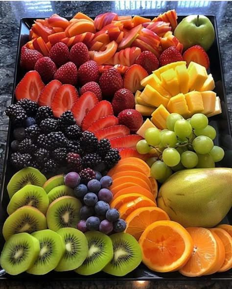 Fresh Fruit Platter, Fruits In Season, Chaffle Recipe, Fruit Platter Designs, Fruit Platters, Food Babe, Healthy Food Motivation, Healthy Lifestyle Food, Fruit Platter