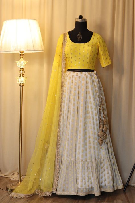 White Lehenga Haldi, Yellow Half Saree For Haldi Bride, South Indian Look For Haldi, Yellow Colour Combinations Outfit, Lahga Design Latest, Langa Designs, Haldi Dress Ideas, Diwali Dress, Lengha Blouse Designs