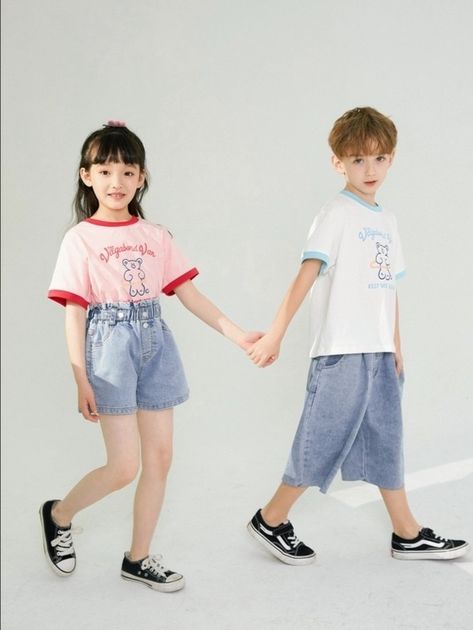 Kids Poses Drawing, Child Poses Art Reference Photo, Little Boy Reference, Kid Poses Reference, Kid Reference Poses, Sibling Pose Reference, Child Reference Photo, Child Drawing Reference Poses, Kid Poses Drawing Reference