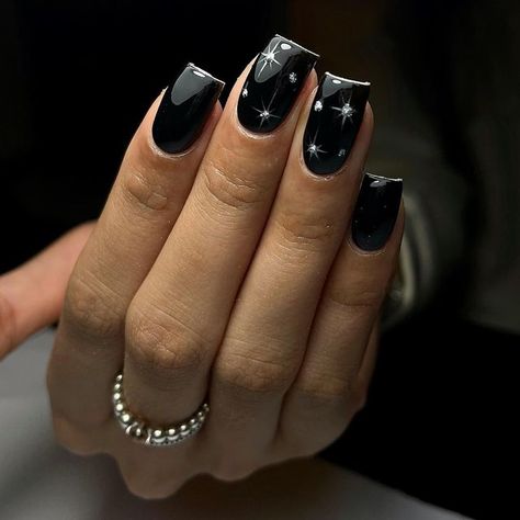 Black And Silver Biab Nails, Black And Silver Chrome Nails, Chrome Black Nails, Acrylic Nails Chrome, Black Soul, Trends 2025, Night Fever, Cute Gel Nails, Twinkle Star