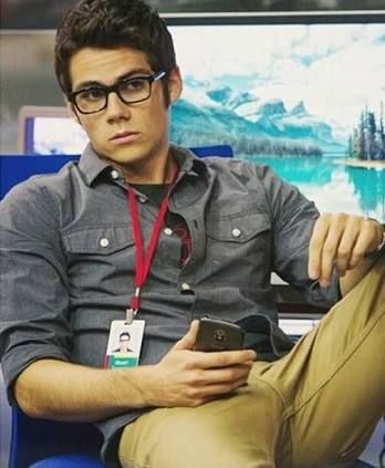 Dylan O'brien in The Internship - so cute with glasses ❤️ A Man