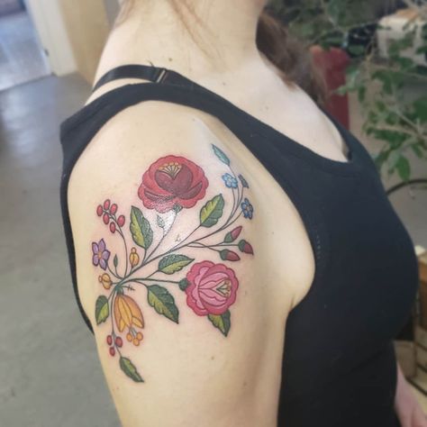 Hungarian Tattoo Ideas, Hungarian Flowers Tattoo, Mexican Flower Embroidery Tattoo, Hungarian Tattoo, Kalocsa Embroidery, Embroidery Shoulder, Hungarian Folk Art, Embroidery Tattoo, Mastectomy Tattoo