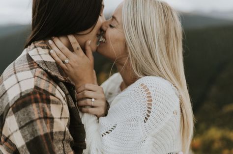 Lesbian Save The Date Photo Ideas, Engagement Photos 2 Women, Lesbian Photo Shoot Outfits Fall, Engagement Pictures Lesbian, Lesbian Fall Engagement Pictures, Lesbian Fall Photo Shoot Outfits, Lesbian Fall Pictures, Sapphic Engagement Photos, Lesbian Couple Engagement Shoot