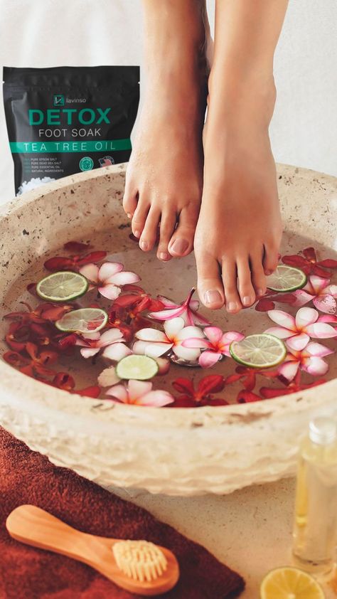 Foot soaks can help detoxify your body by drawing out toxins and impurities Foot Detox Soak, Toenail Health, Overnight Beauty Hacks, Nail Infection, Overnight Beauty, Forever Aloe, Fungal Nail, Athletes Foot, Nails Today