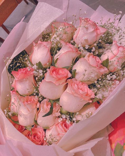 Bouquet of roses🤍💗❤️ 200 Roses Bouquet, Pink And White Rose Bouquet Aesthetic, 100 Pink Roses Bouquet, Big Bouquet Of Roses Aesthetic, Light Pink Roses Aesthetic Bouquet, Luxury Flower Bouquets, Forever Rose, Beautiful Arabian Horses, Pink Bouquet