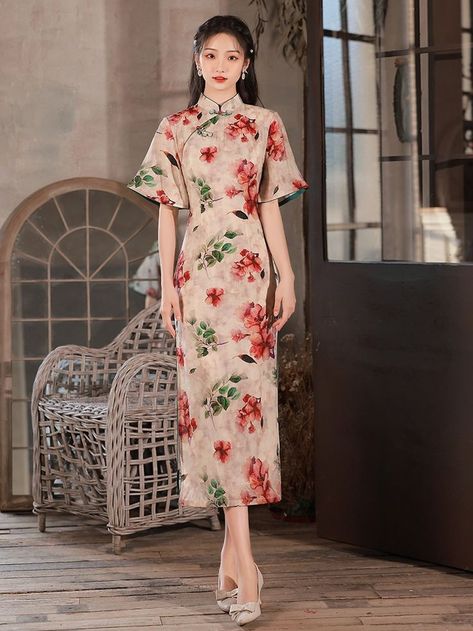 Chinese New Year Dress Modern, Batik Cheongsam Modern, Chinese Dress Aesthetic, China Dress Modern, Cheongsam Aesthetic, Chinese Qipao Modern, Qipao Aesthetic, Cheongsam Modern Dress, Shanghai Dress