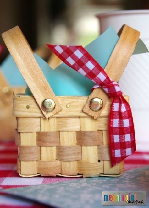 Picnic Birthday Party Ideas Park Picnic Birthday, Picnic Bday Party Ideas, Picnic Games Ideas, Picnic Bday Party, Picnic Theme Birthday, Picnic Foods Ideas, Ideas De Picnic, Picnic Basket Decor, Picnic Centerpieces